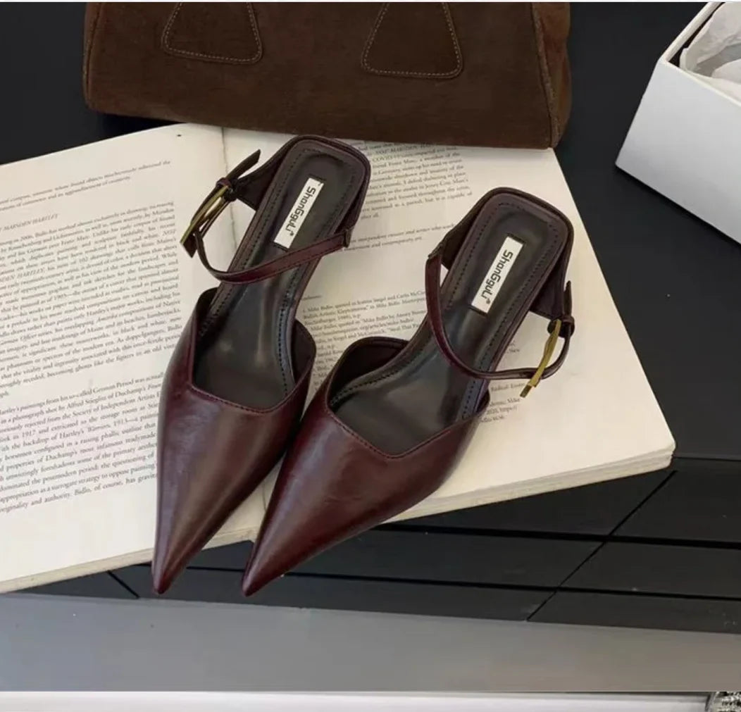 Retro Pointed Pumps