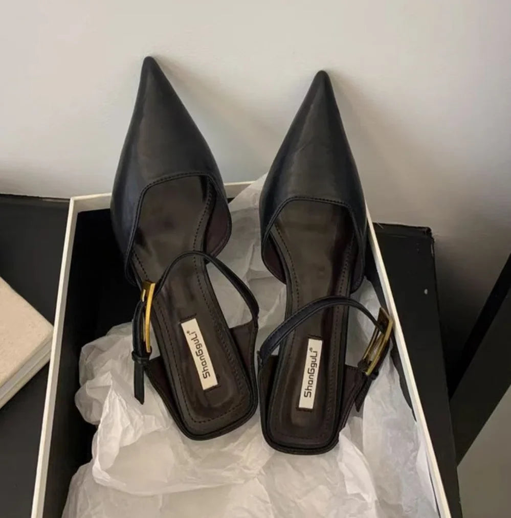 Retro Pointed Pumps