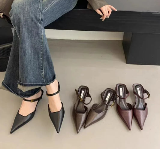 Retro Pointed Pumps