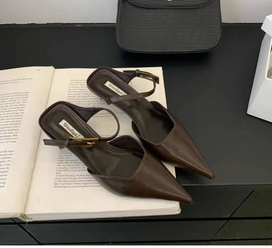 Retro Pointed Pumps