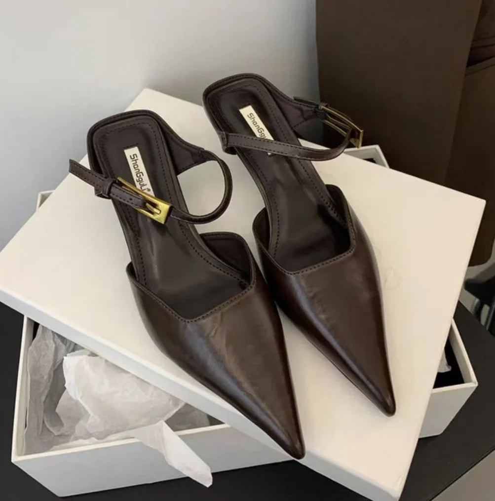 Retro Pointed Pumps